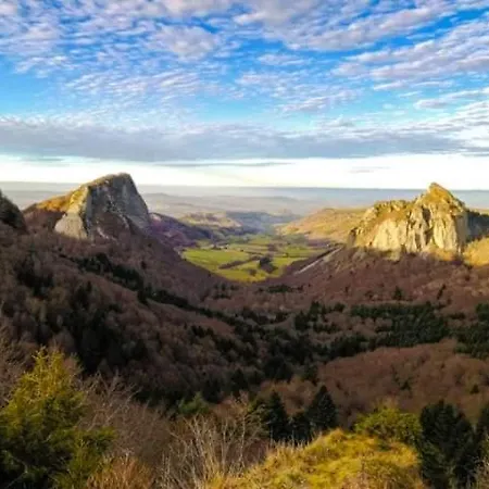 Avec Piscine Chauffée Saint-Ours (Puy-de-Dome)
